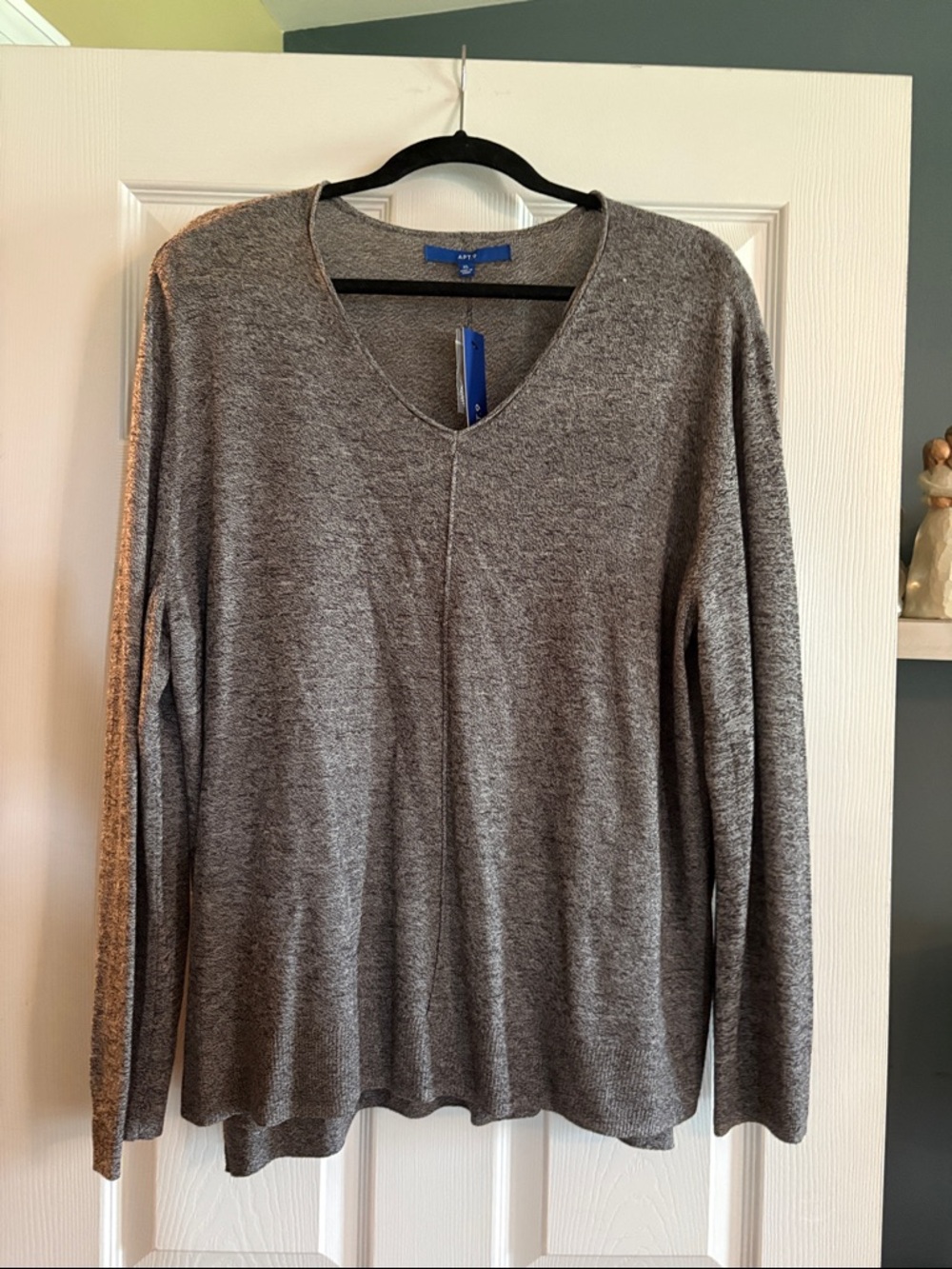 Apt. 9 women’s Heather Gray V-Neck Sweater